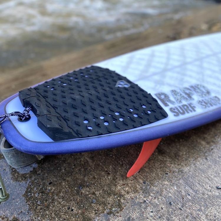 Surfboard Tailpad auf Surfboard