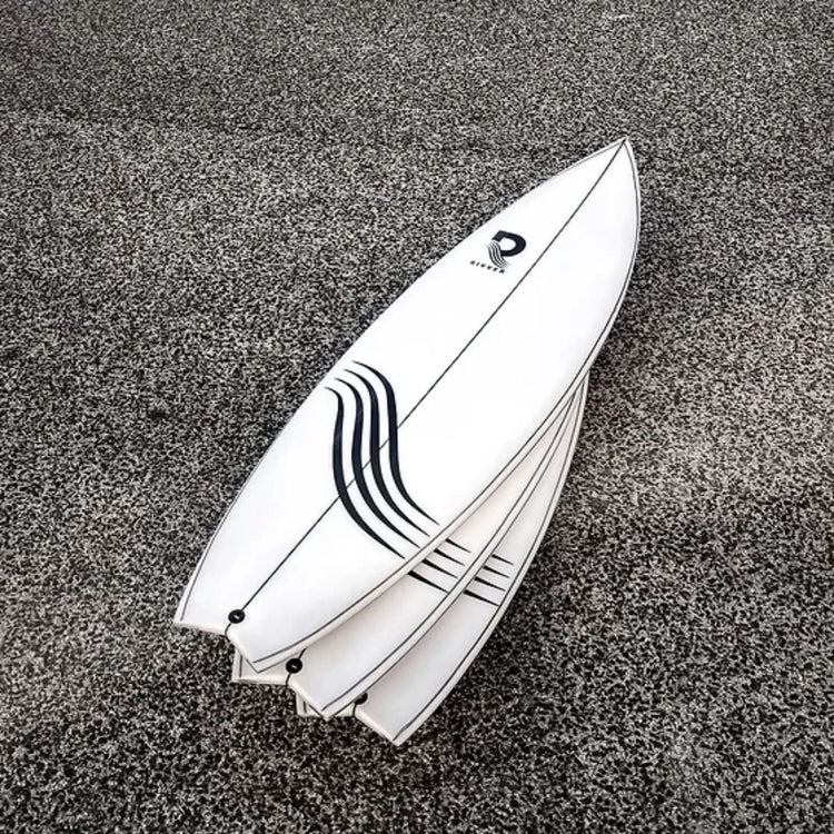 3 Rivver Surfboards liegend