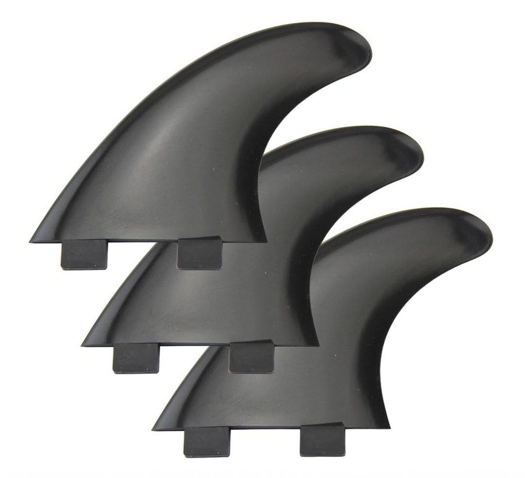 Schwarze Surfboard Finnen Thruster Set in der Größe small von der Seite