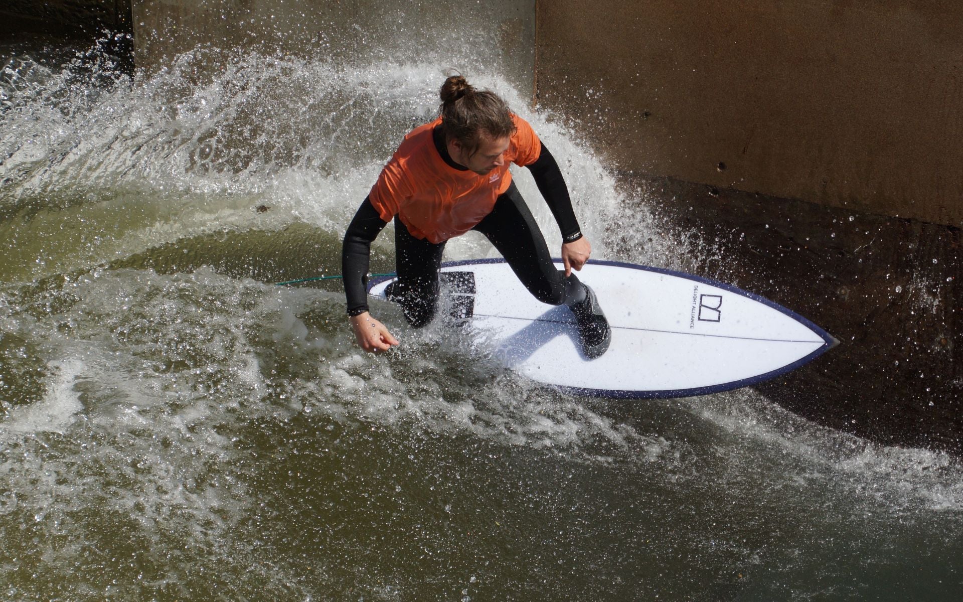 Surfer auf der Leinewelle