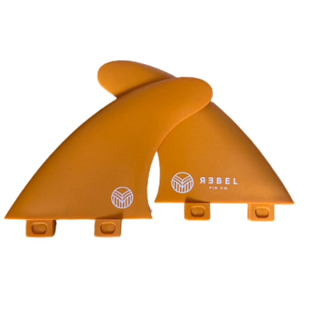 Rebel Fin Seitenfinnen Flex Set in orange von der Seite
