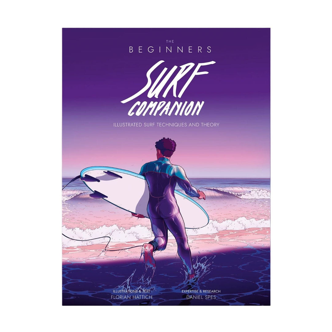Der Surf Companion Beginner 2. Edition - Surfbuch von Surfcompanion zeigt einen illustrierten Surfer mit einem Surfbrett am Meer unter einem lila-rosa Himmel - das perfekte Arbeitsbuch für alle Surf-Anfänger von Florian Hainich und Daniel Spes.