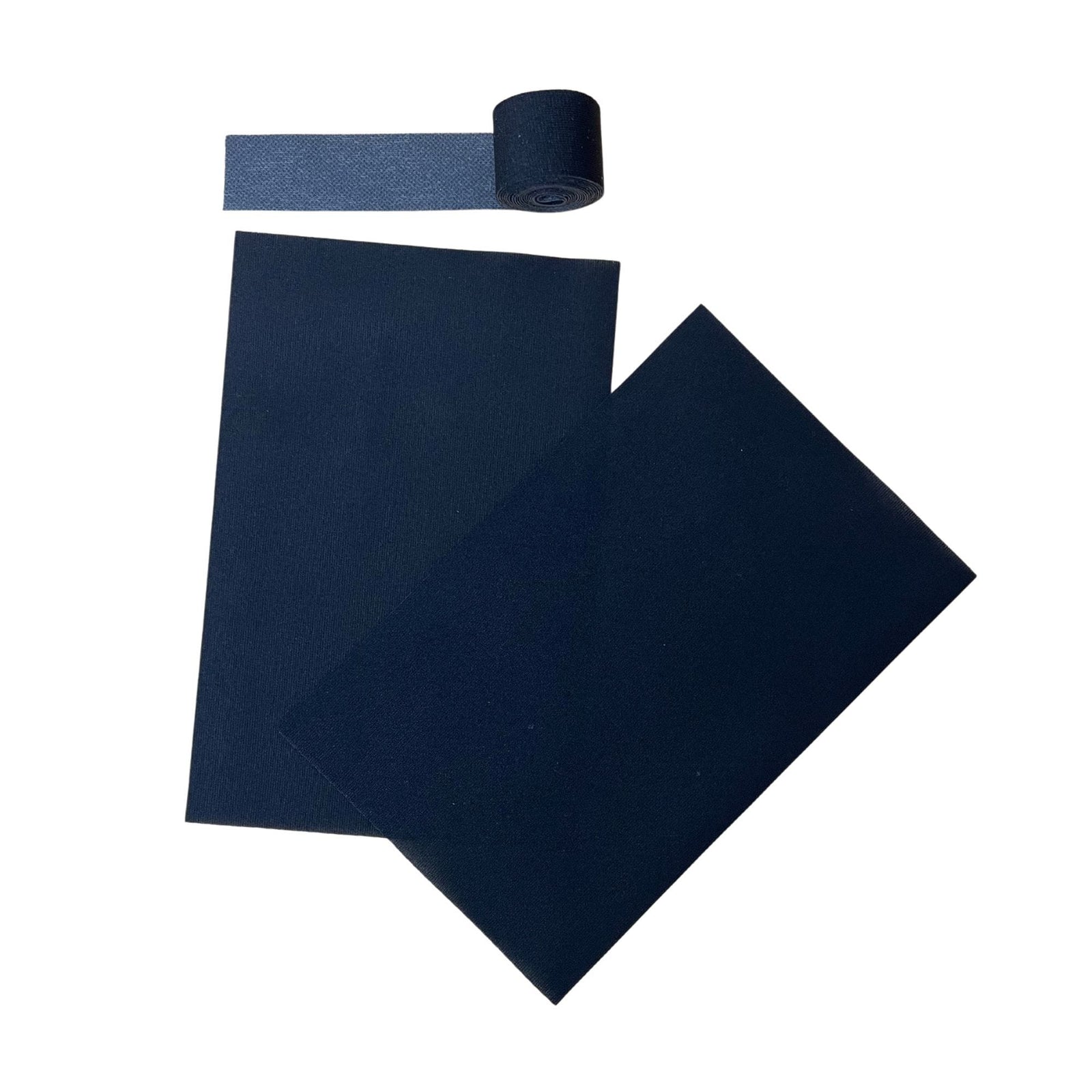 Zwei rechteckige Platten und ein gewalzter Streifen Hot Melt Bügel-Patches zur Neopren-Reparatur von Rapid Surf Shop sind auf einem weißen Hintergrund angeordnet.