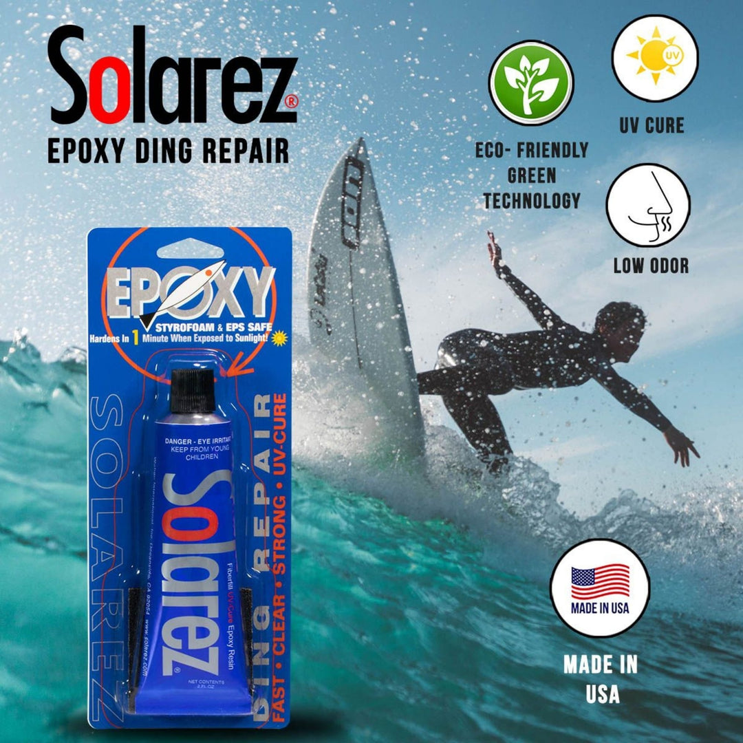 Solarez - Epoxy Weenie Ding Repair (0,5oz/14,75ml) von Solarez wird vor einem Surfer auf einer Welle angezeigt. Die Symbole zeigen UV-Härtung, umweltfreundliche Technologie, geringen Geruch und Made in USA - ideal für die Reparatur von Surfbrettern.