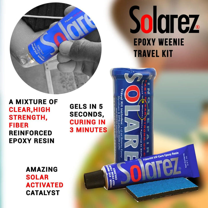 Das Solarez Epoxy Weenie Travel Kit von Solarez enthält eine Harzröhre mit blauem Deckel, ein kleines Schleifpad und eine Verpackung. Es zeichnet sich durch eine schnelle Aushärtungszeit und hohe Festigkeit aus - ideal für schnelle Surfbrett-Reparaturen auf Reisen.