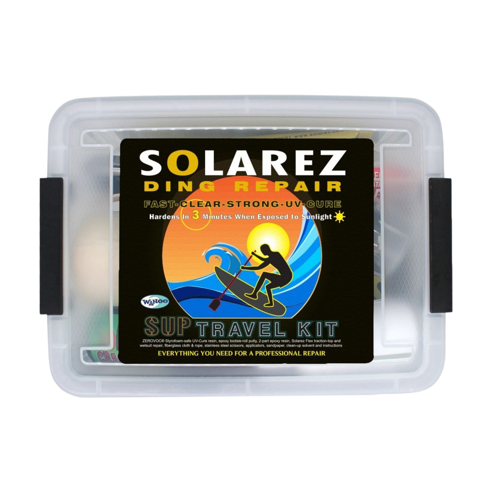 Das Solarez SUP Epoxy Travel Kit ist eine klare Kunststoffbox mit schwarzen Seitenverschlüssen. Auf dem Etikett sind die Marke Solarez, eine Surfergrafik und der Hinweis auf schnelle UV-härtende Boardreparaturen für Paddelboards abgebildet - ideal als Epoxy-Set für die Reise-Reparatur.