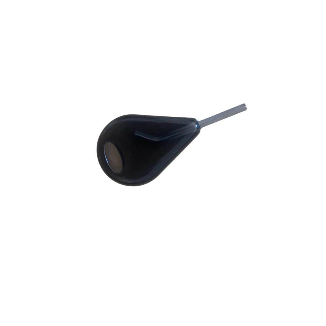 Der Rapid Surf Shop Fin Key ist schwarz und tropfenförmig mit einer flachen, schmalen Verlängerung an einem Ende, die dazu dient, Finnenschrauben auf deinem Surfbrett zu sichern. Abgebildet vor einem schlichten weißen Hintergrund.
