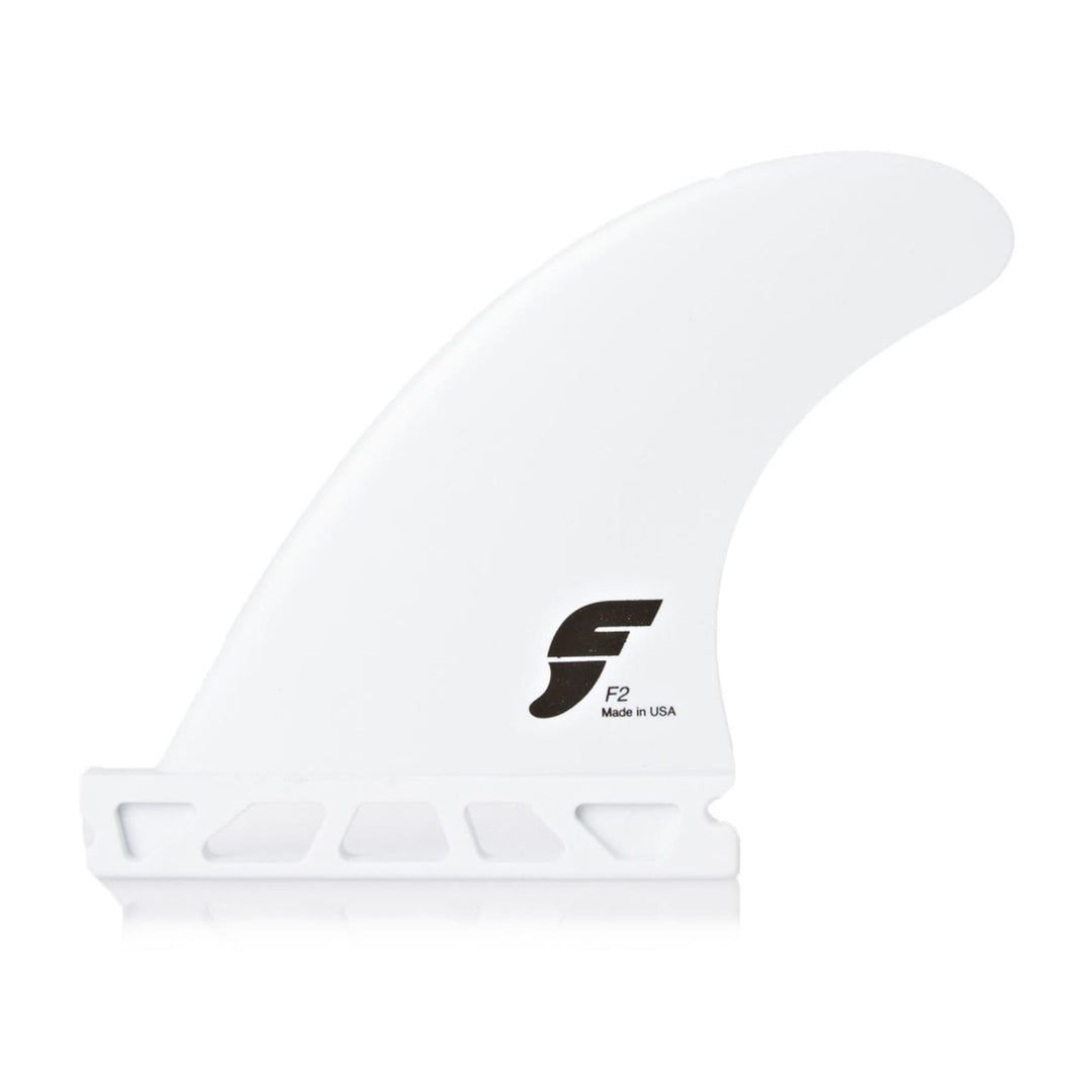 Ein weißes Futures FUTURES Thruster Finnenset F2 Thermotech X-SMALL Surfboard Finne mit "F2 Made in USA" in schwarz, mit einem leicht gebogenen, aufrechten Design für eine einfache Boardinstallation.