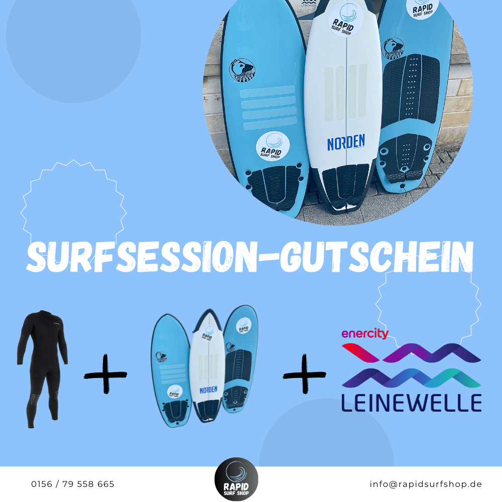 Das Bild zeigt einen Surfsession Gutschein - Surfboard, Neoprenanzug &amp; 1h Leinewelle von Rapid Surf Shop, mit Surfbrettern, Neoprenanzug und den Logos Leinewelle und enercity auf blau - ideal als Geschenk zum Surfen. Die Kontaktdaten von Rapid Surf Shop finden Sie unten.