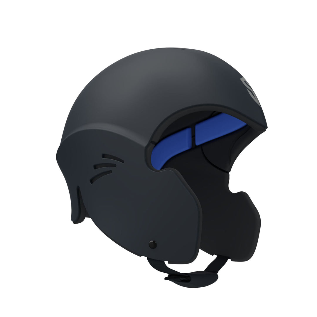 Der SIMBA Surf Wassersport Helm Sentinel von Simba Surf verfügt über ein mattschwarzes Design, blaues Innenfutter, Ohrenschützer und einen verstellbaren Kinnriemen für stilvollen Aufprallschutz, abgebildet auf einem schlichten weißen Hintergrund.