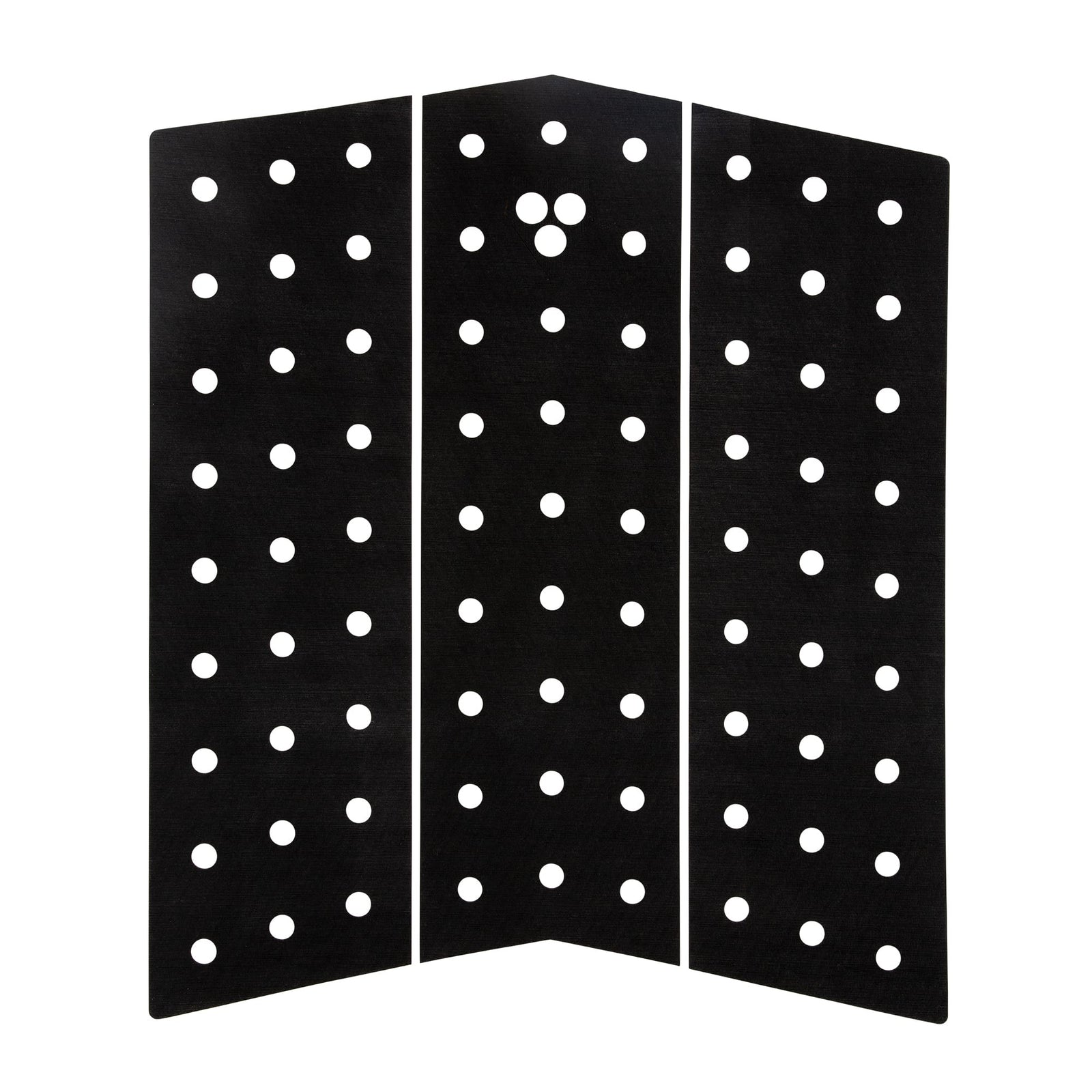 Das Gorilla Grip - Skinny Mid Deck Three (Black) von Gorilla ist ein schwarzes, dreiteiliges Surfboard-Traktionspad mit gleichmäßig verteilten kreisförmigen Löchern und einer zentralen Gruppe von fünf Löchern für ein besseres Boardgefühl.