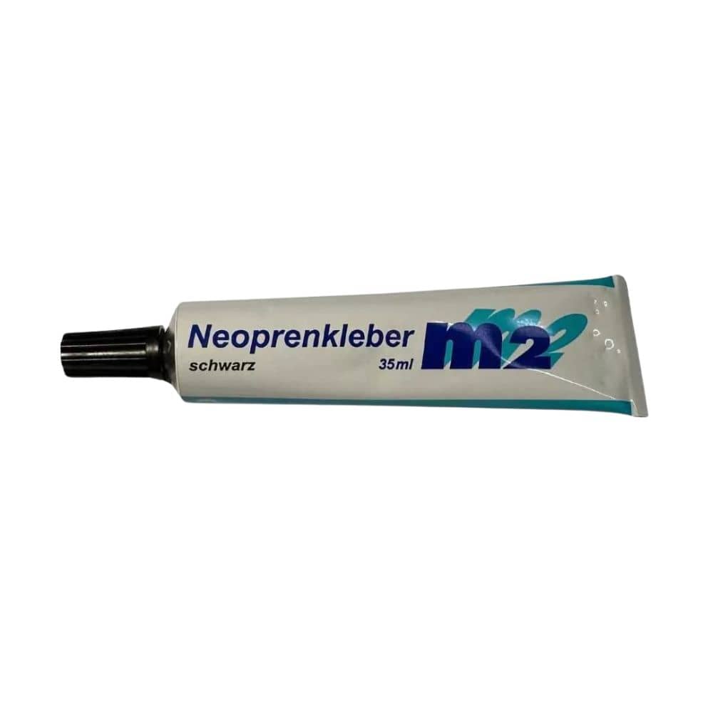 Eine 35-ml-Tube M2 - Neoprenkleber, weiß mit schwarzer Kappe und mit der Marke M2 beschriftet, ideal für Neoprenreparaturen, ist vor einem schlichten weißen Hintergrund abgebildet.