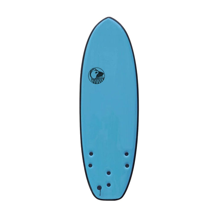Das Buster-Surfboards Buster - Puffy Puffin ist ein blaues Softtop-Riversurfboard mit schwarzem Rand, Vogellogo im oberen Bereich und mehreren Finnenlöchern im unteren Bereich auf weißem Grund, das für schnelles Surfen konzipiert ist.