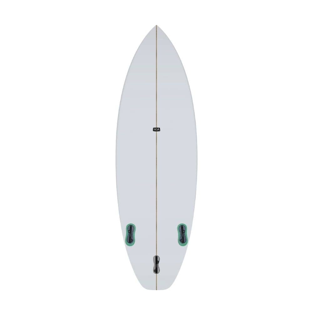 Das NOA Surfboards - Pocket Knife 2.0 von NOA ist ein weißes Riversurfboard mit spitzer Nose, drei Finnenboxen, dünnem Mittelstringer und schwarz-grünen Akzenten - ideal zum Reiten von Riverwaves.
