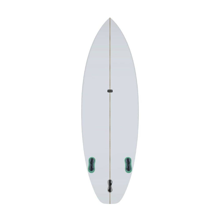 Das NOA Surfboards - Pocket Knife 2.0 von NOA ist ein weißes Riversurfboard mit spitzer Nose, drei Finnenboxen, dünnem Mittelstringer und schwarz-grünen Akzenten - ideal zum Reiten von Riverwaves.