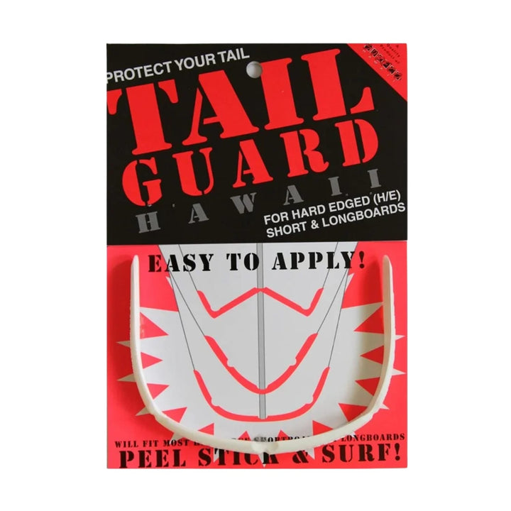 Ein verpackter SurfCo Hawaii - Surfboard Tailguard schützt kantige Shortboards und Longboards. Die Packung ist in kräftigem Rot und Schwarz gehalten und enthält einen weißen U-förmigen Tailguard. Marke: SurfCo Hawaii.