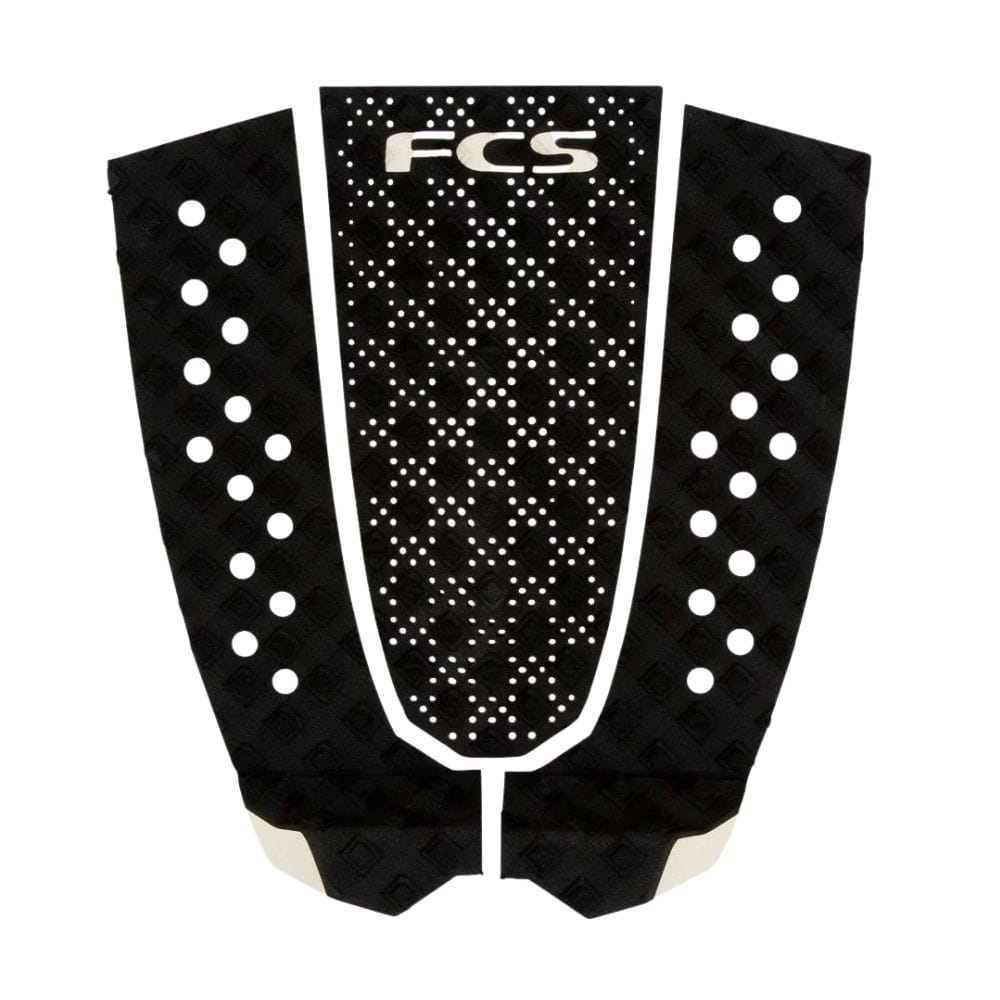 Das FCS T-3 Eco Tailpad Midnight/Warm Grey ist ein schwarzes, dreiteiliges FCS-Surf-Tailpad mit weiß gesprenkelten Punkten, seitlichen Aussparungen und dem FCS"-Schriftzug in Weiß auf der Oberseite - eine elegante, nachhaltige Wahl für dein Surfboard.
