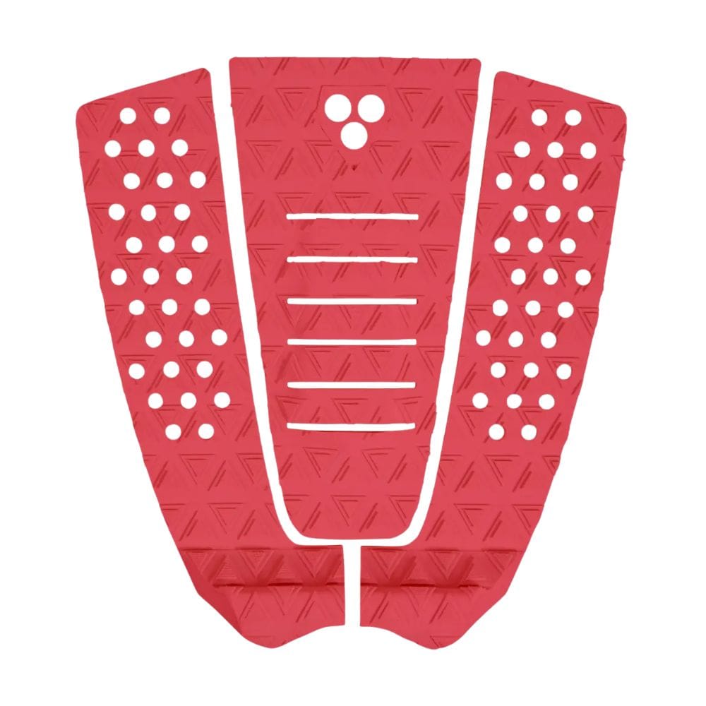 Das Gorilla Grip - The Jane Tailpad (Red) von Gorilla ist ein dreiteiliges Surf-Traktionspad mit einer strukturierten Oberfläche, kreisförmigen Löchern, gerillten Linien für den Grip und einem erhöhten Bogen mit einer Kerbe auf dem Mittelstück.