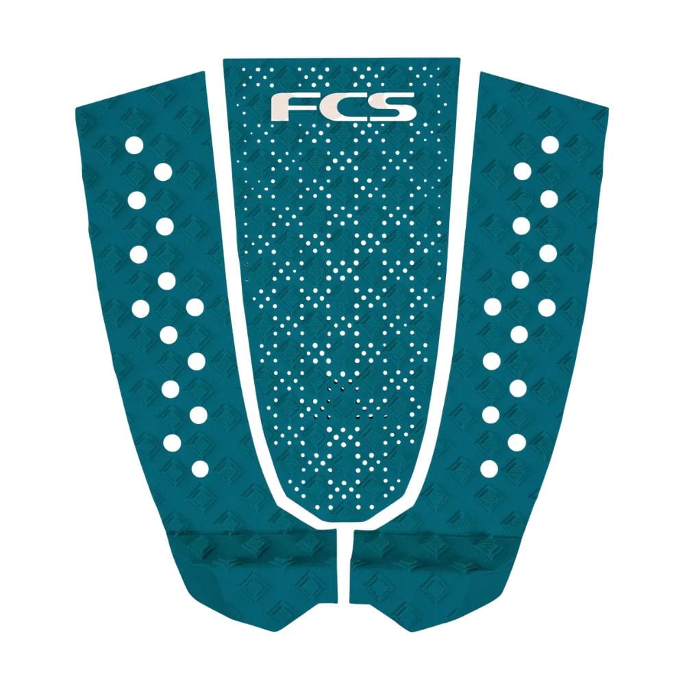 Das FCS T-3 Tailpad Eco Tidal Teal verfügt über ein dreiteiliges Design mit Diamantstruktur und runden Löchern, das weiße FCS-Logo oben in der Mitte und ist aus nachhaltigem Zuckerrohr-Bioschaum für umweltfreundlichen Surfboard-Grip hergestellt.